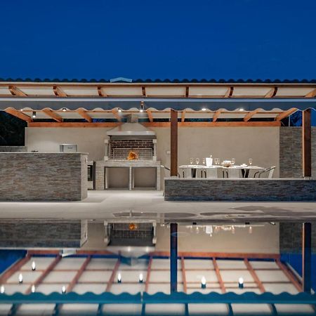 Antonia Villa - Luxurious Serenity With Private Pool, By Zantewize Kalipádhon Екстериор снимка