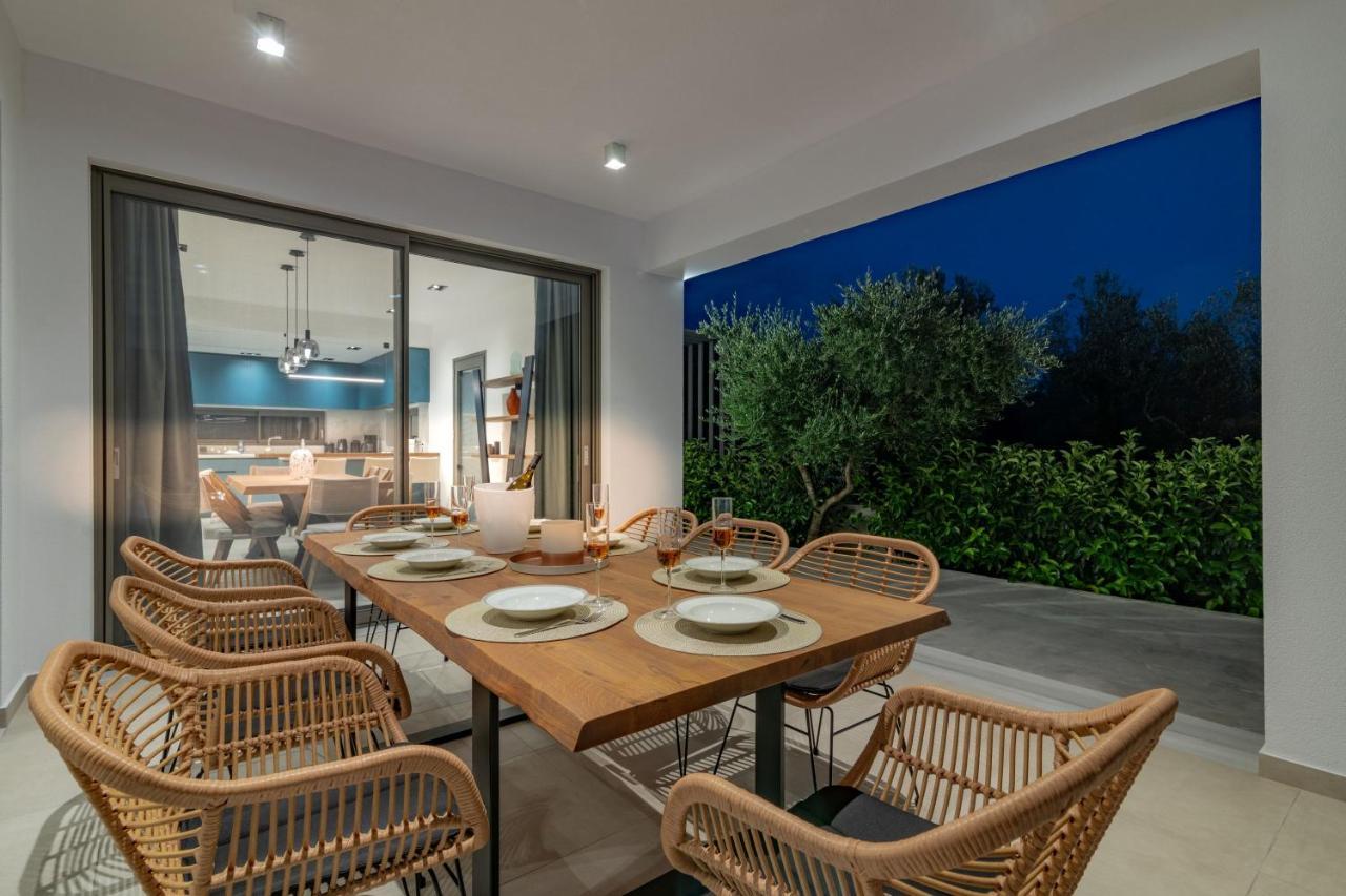Antonia Villa - Luxurious Serenity With Private Pool, By Zantewize Kalipádhon Екстериор снимка
