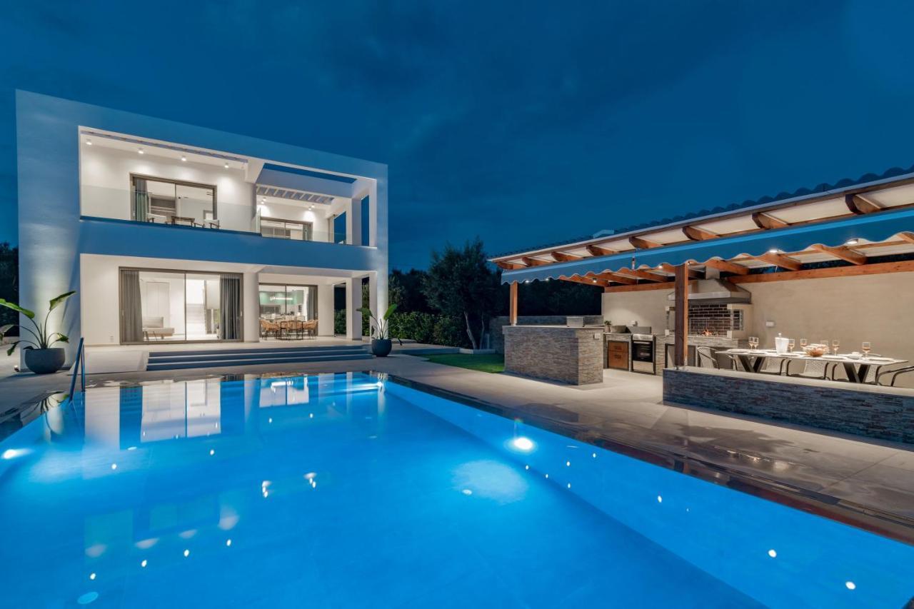 Antonia Villa - Luxurious Serenity With Private Pool, By Zantewize Kalipádhon Екстериор снимка
